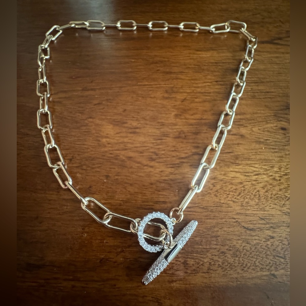 New Gold Plated Chain Link Necklace with Crystal Key Hole Closure